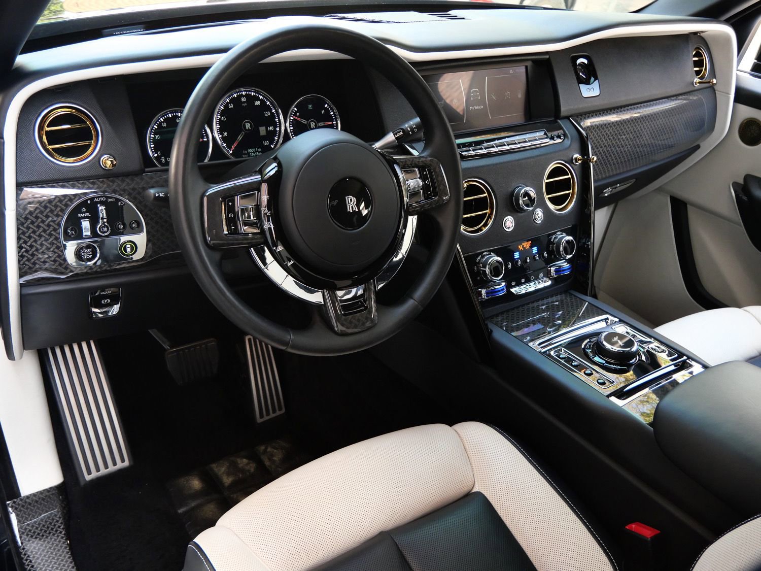 Used 2022 Rolls-Royce Cullinan Black Badge w/ Dark Exterior Package AWD/4WD image 17