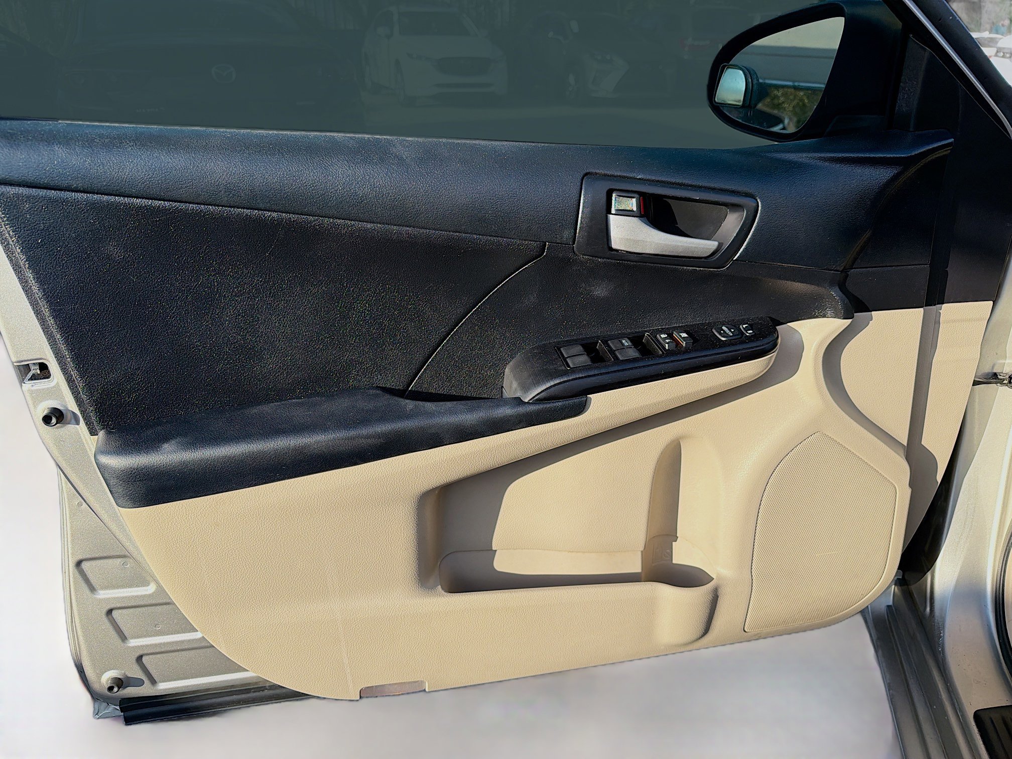 Used 2013 Toyota Camry L image 20