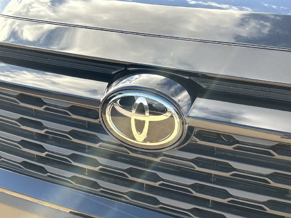 Used 2025 Toyota RAV4 XLE FWD image 35