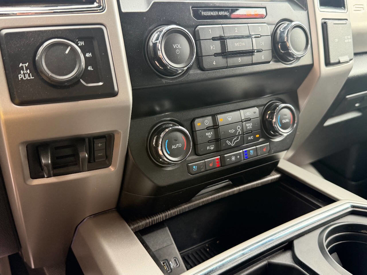 Used 2020 Ford F250 Lariat w/ Chrome Package AWD/4WD image 31