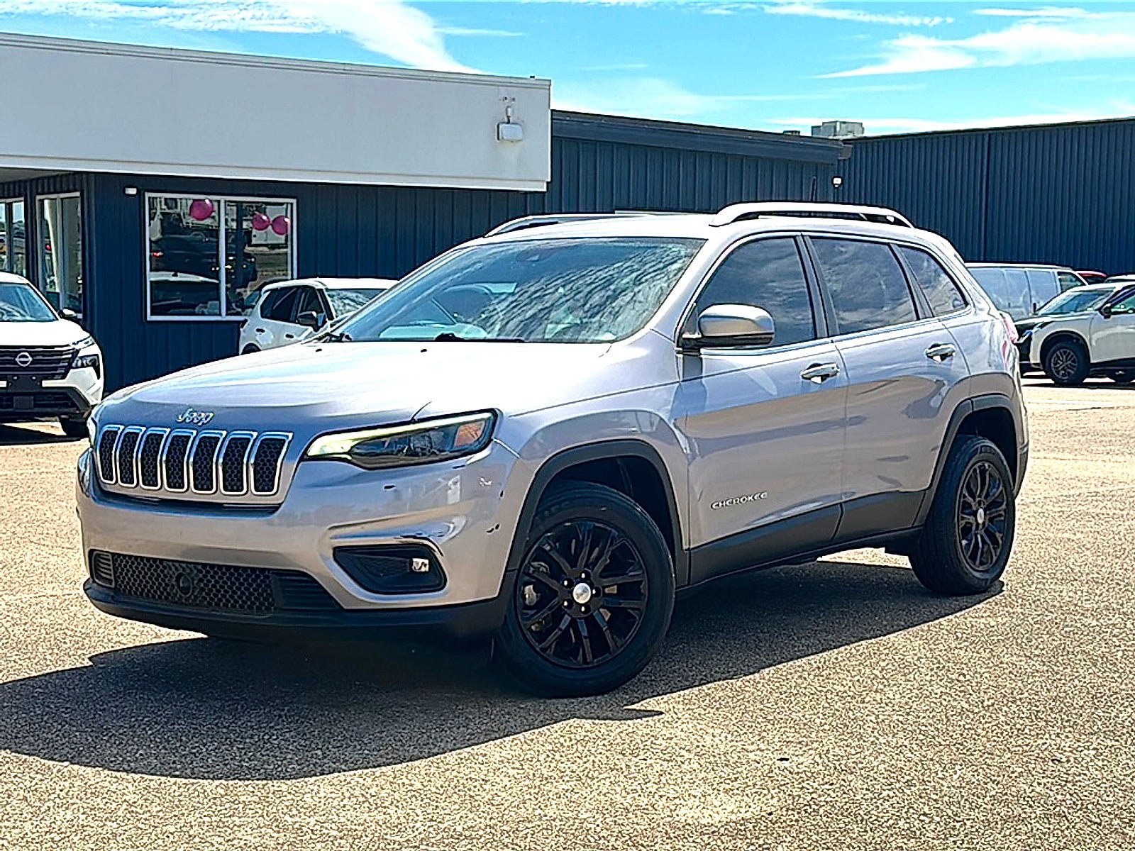 Used 2021 Jeep Cherokee Latitude Lux w/ Comfort/Convenience Group FWD image 2