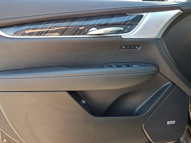 Used 2025 Cadillac XT6 Premium Luxury image 12