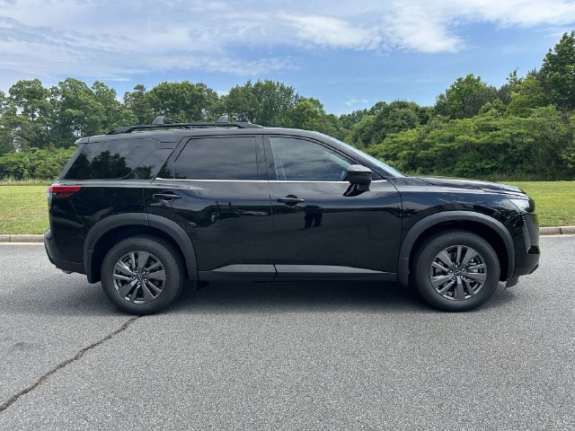 New 2026 Nissan Pathfinder SV w/ SV Premium Package AWD/4WD image 10