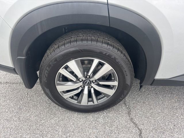 Used 2023 Nissan Pathfinder SL AWD/4WD image 6