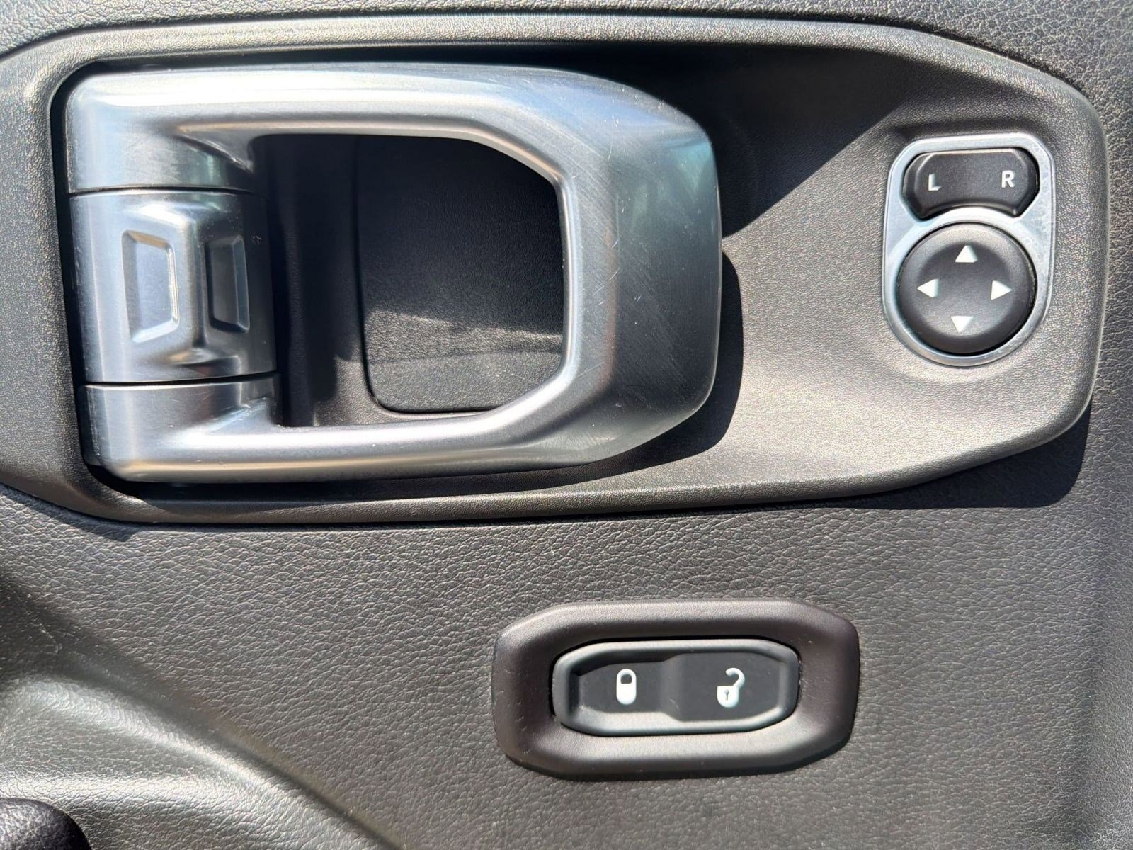 Used 2018 Jeep Wrangler Unlimited Sport S image 11