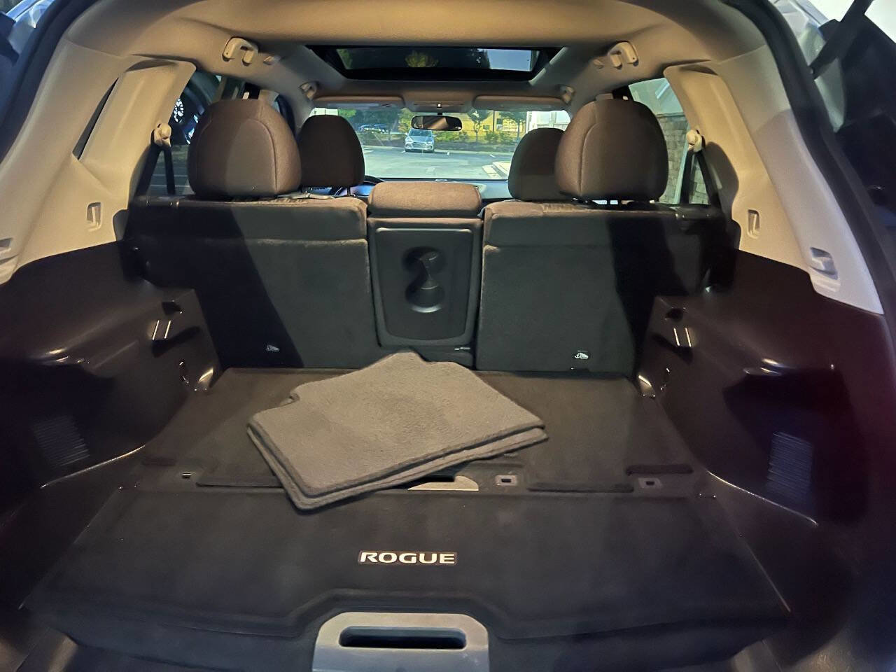 Used 2017 Nissan Rogue SV image 15