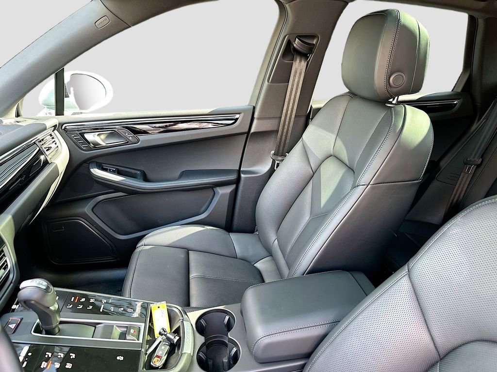 Certified 2026 Porsche Macan AWD/4WD image 26