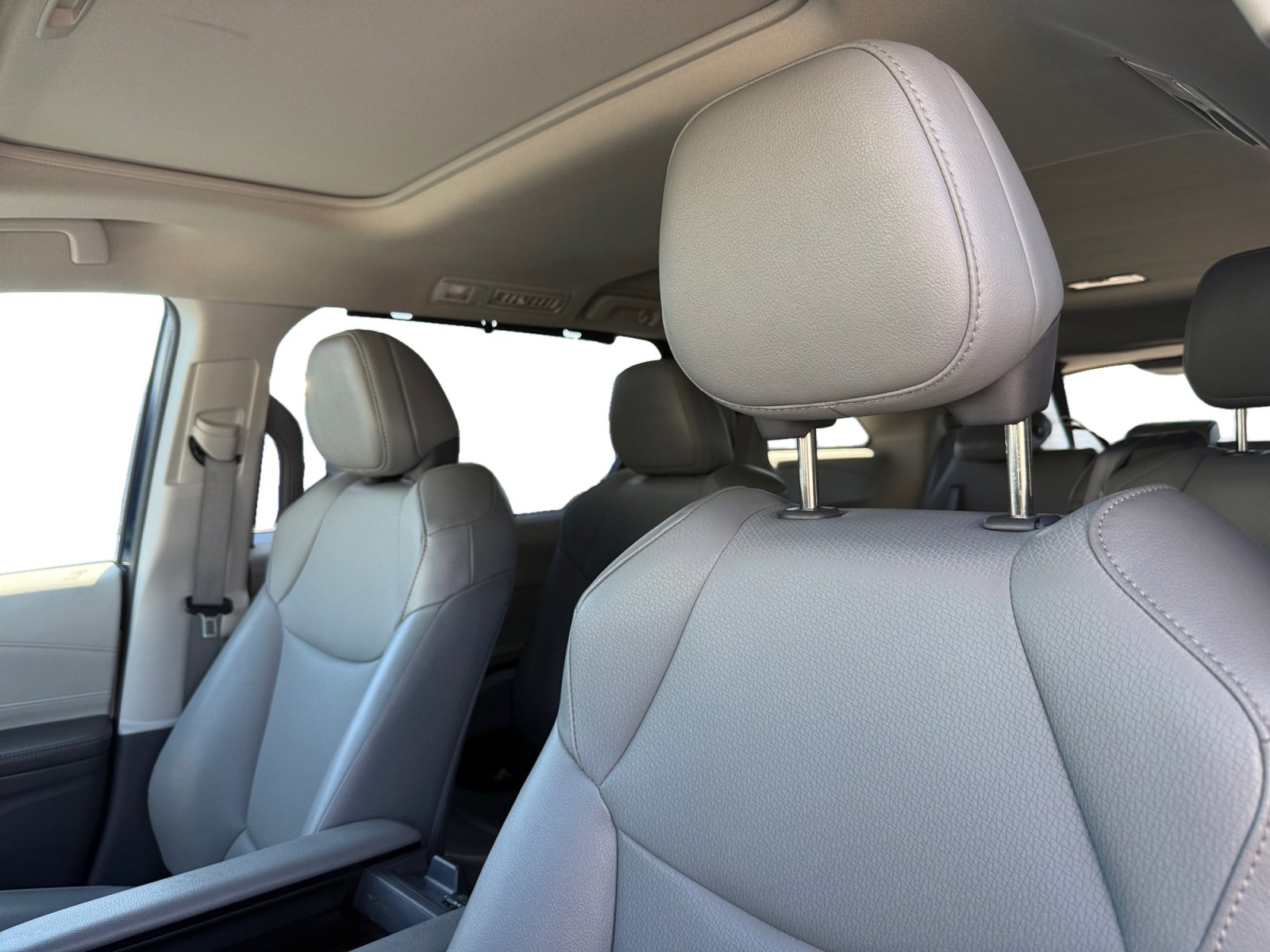 Used 2022 Toyota Sienna XLE image 7