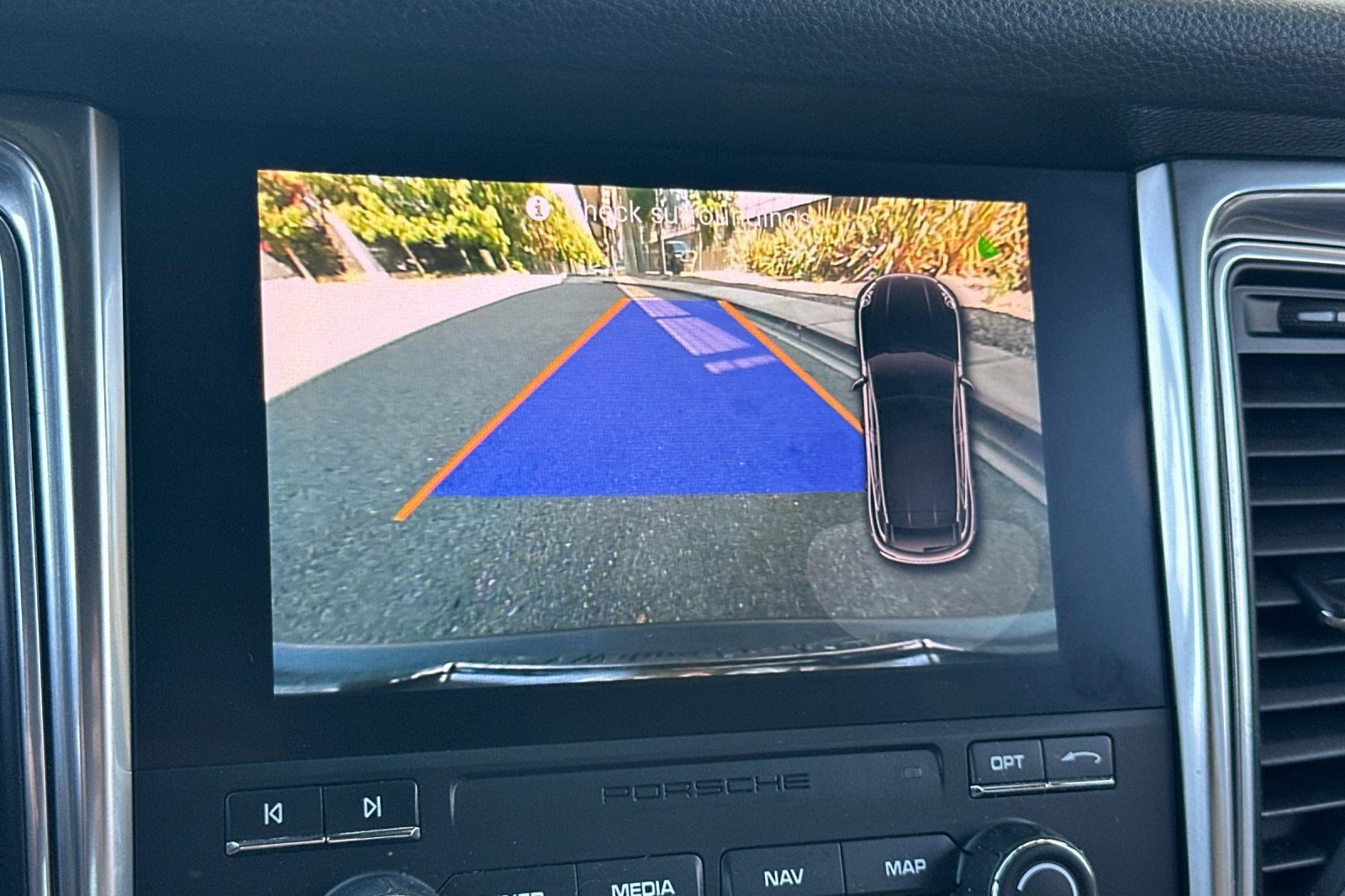 Used 2018 Porsche Macan AWD/4WD image 18