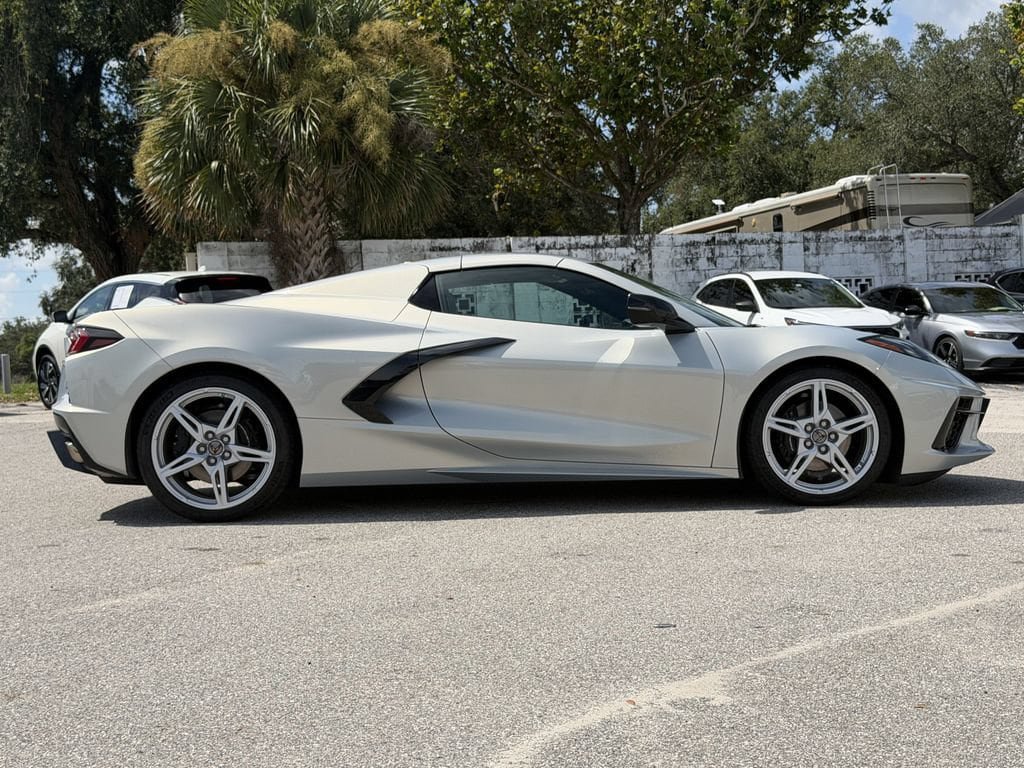 Used 2021 Chevrolet Corvette Stingray Preferred Conv w/ 2LT RWD image 3