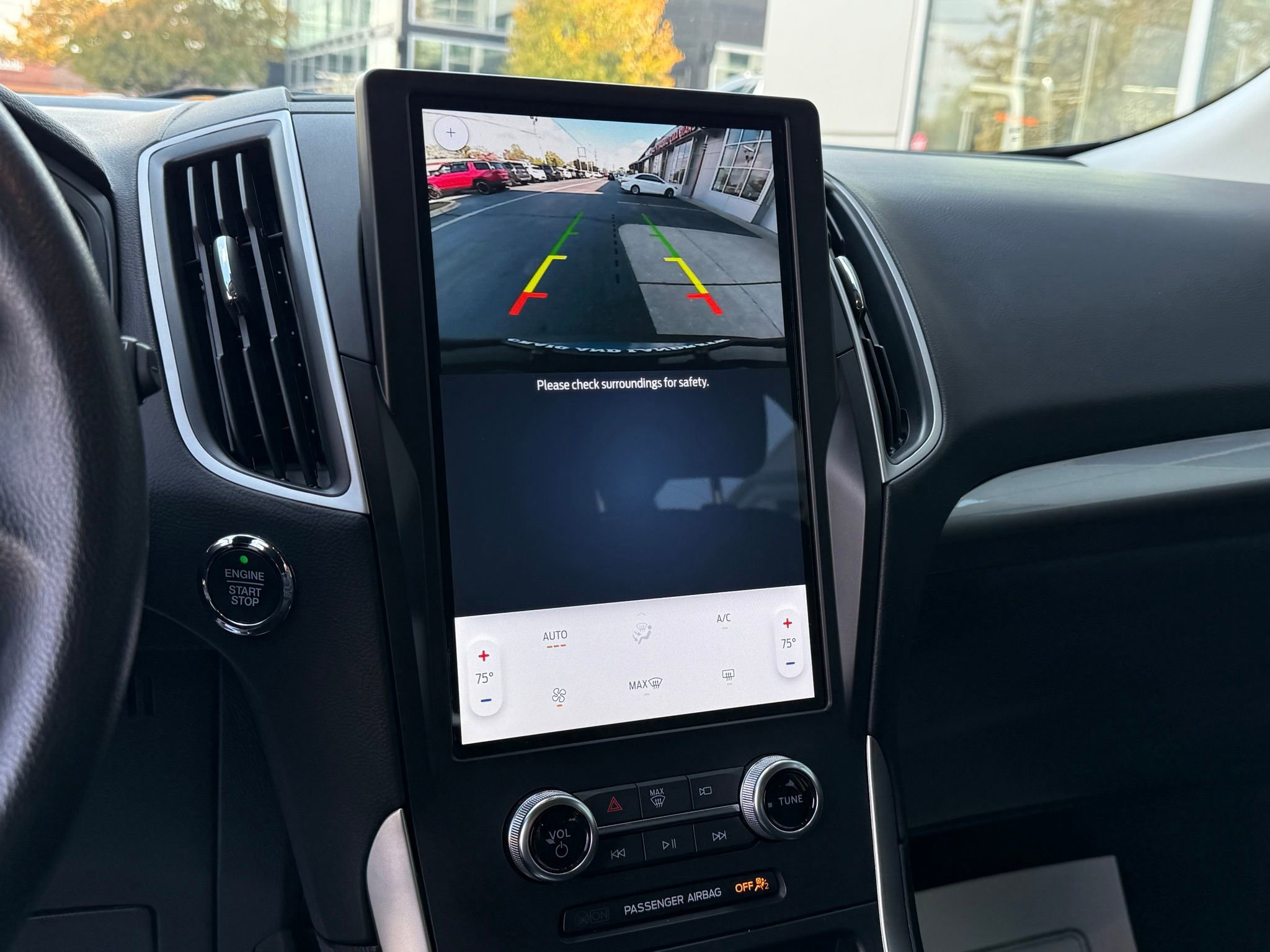 Used 2024 Ford Edge SE image 40