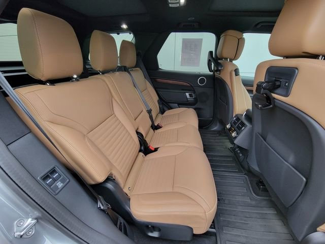 Used 2025 Land Rover Discovery Dynamic SE image 23