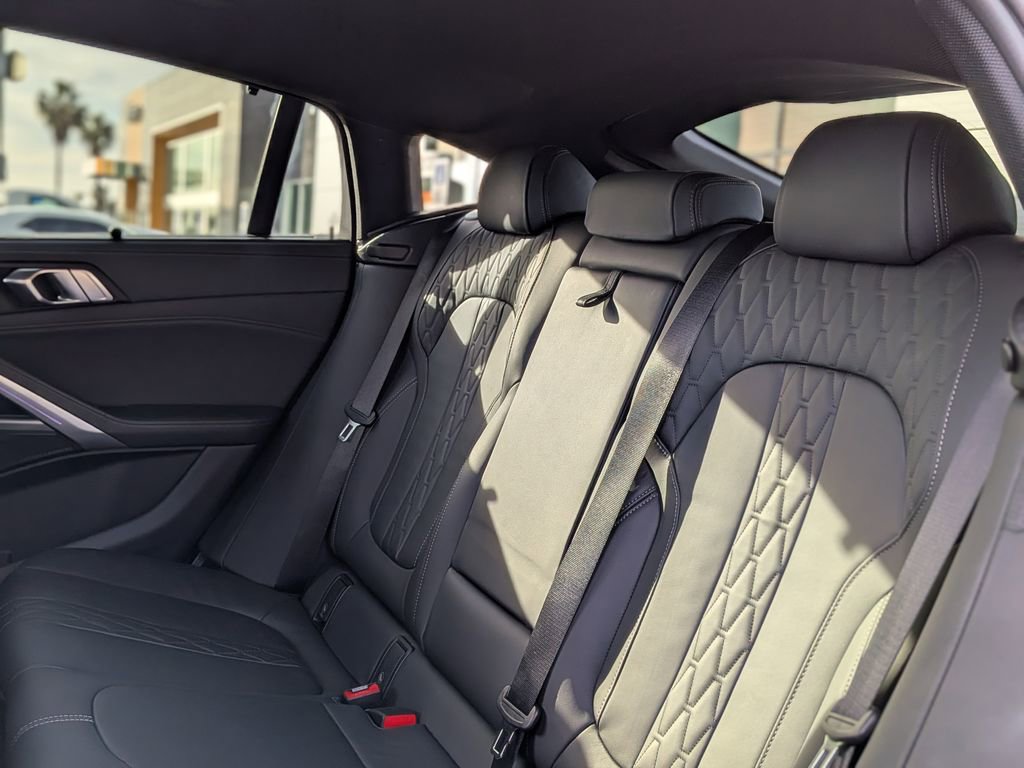 Used 2023 BMW X6 xDrive40i w/ M Sport Package image 34
