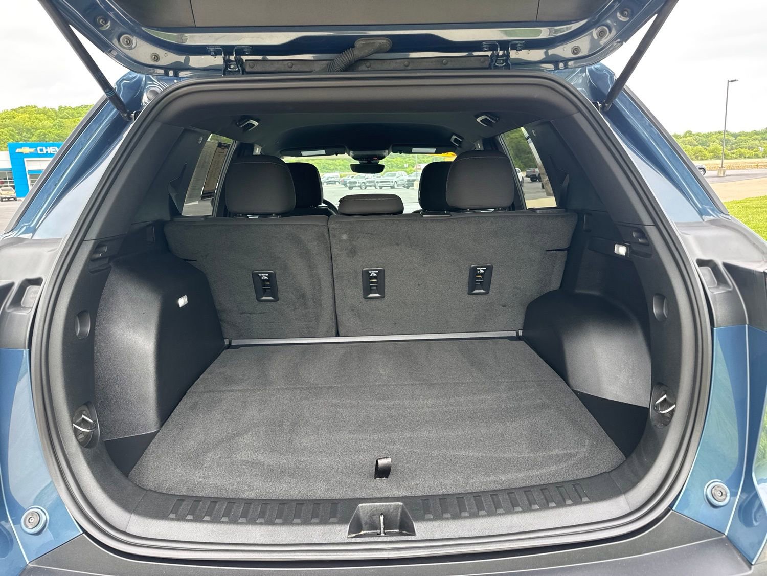 Used 2025 Chevrolet Equinox LT w/ Safety and Technology Package FWD image 12