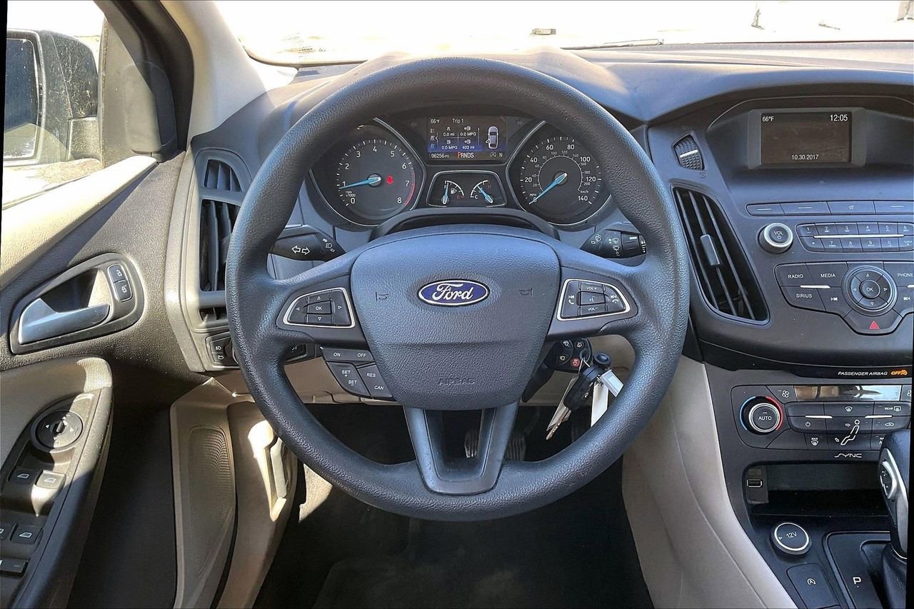 Used 2018 Ford Focus SE w/ SE Appearance Package image 10
