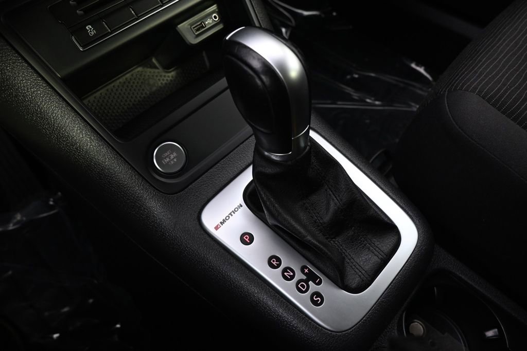 Used 2018 Volkswagen Tiguan Limited w/ Premium Package image 32