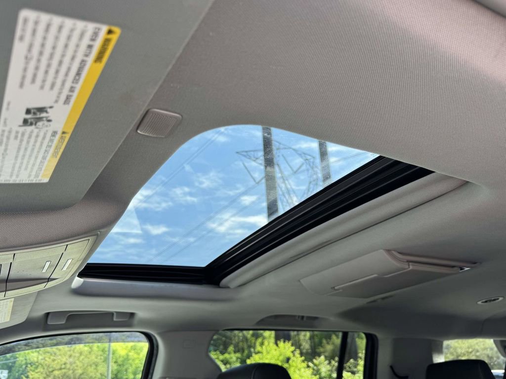 Used 2018 Chevrolet Suburban LT AWD/4WD image 23