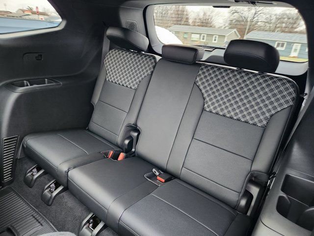 New 2026 GMC Acadia Denali w/ Super Cruise Package image 6