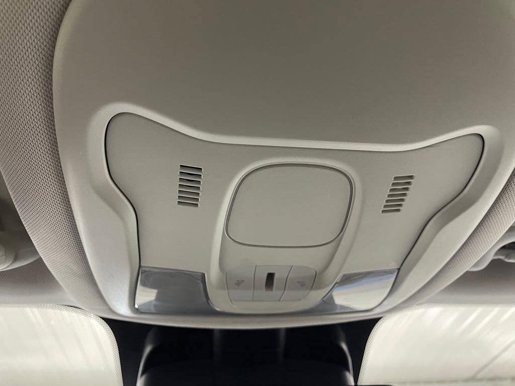 Used 2015 Jeep Renegade Latitude AWD/4WD image 34