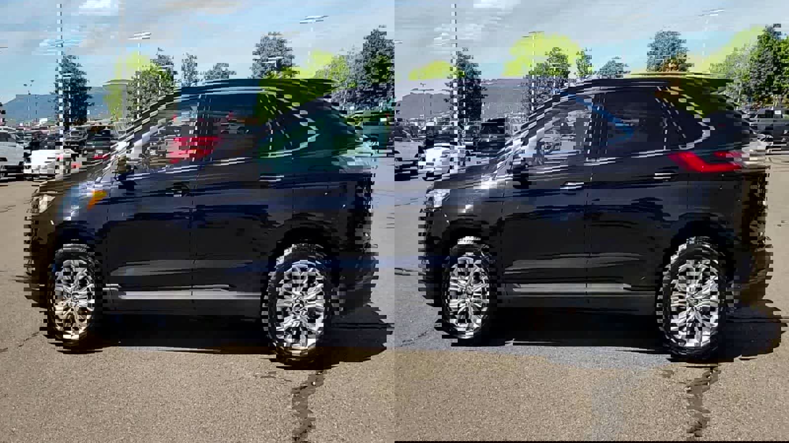 Used 2023 Ford Edge Titanium image 5