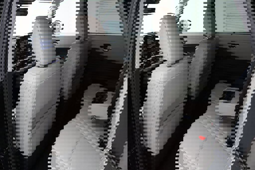 Used 2024 Nissan Pathfinder SL w/ Black Appearance Package image 10