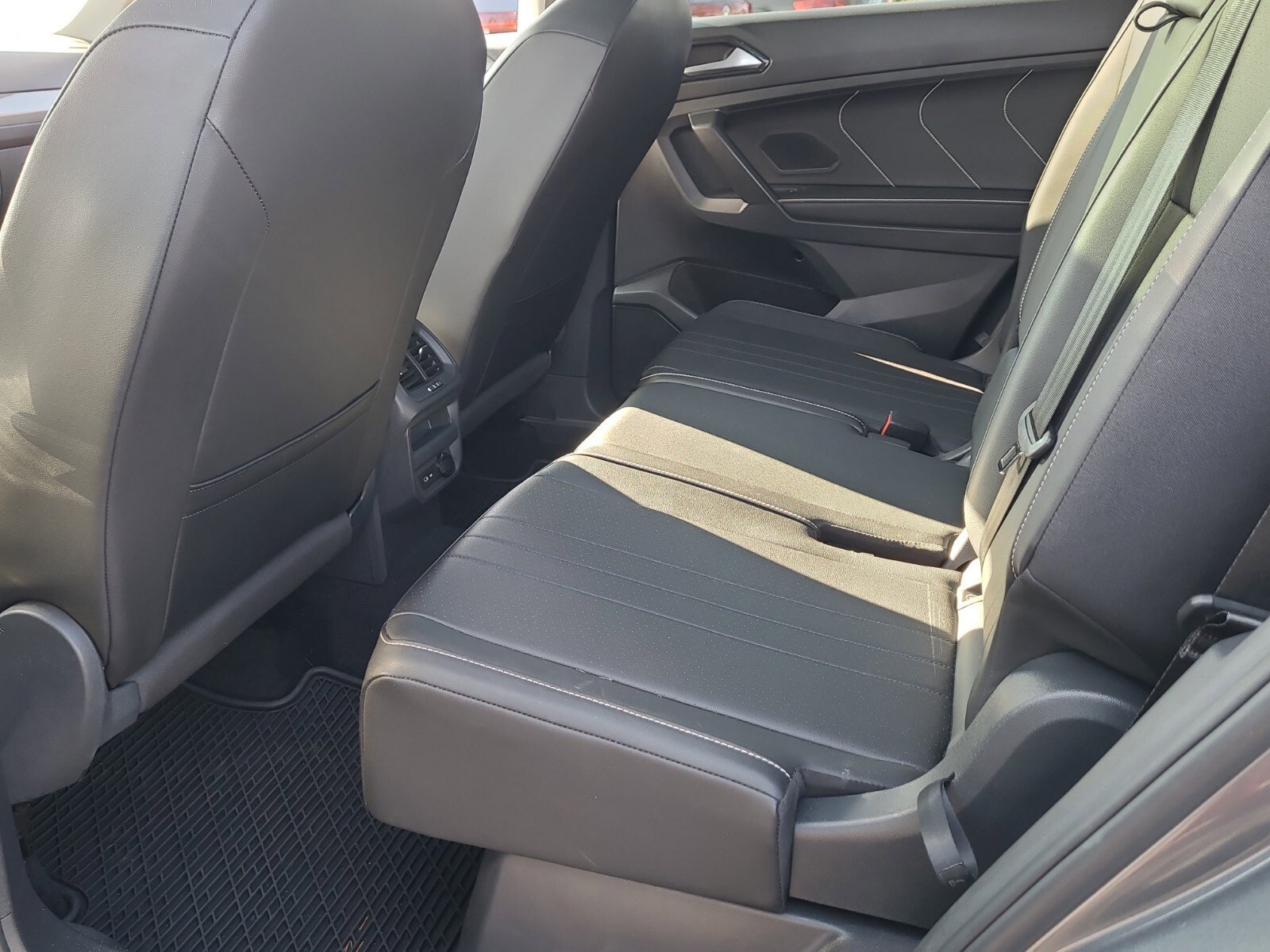 Used 2023 Volkswagen Tiguan SE image 10