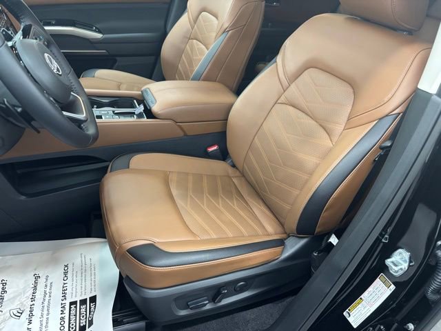 Used 2025 Nissan Pathfinder Platinum w/ Cargo Package image 16