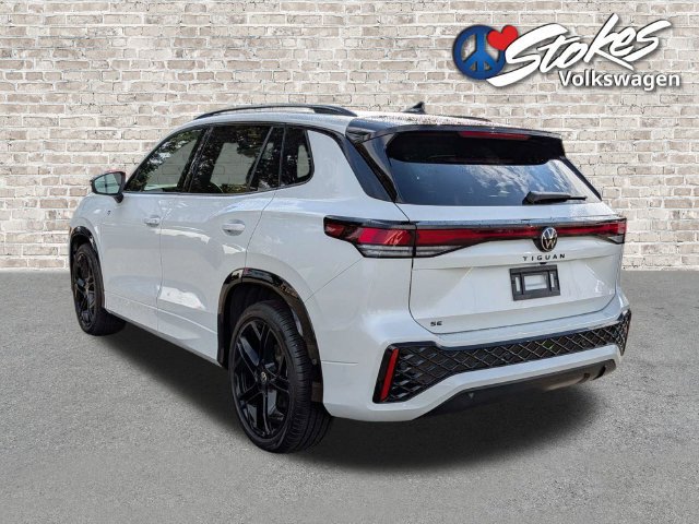 Certified 2025 Volkswagen Tiguan SE R-Line FWD image 6