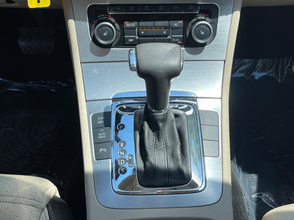 Used 2009 Volkswagen CC Luxury image 21