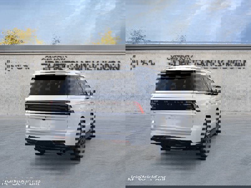 New 2026 Lincoln Navigator Premiere AWD/4WD image 8