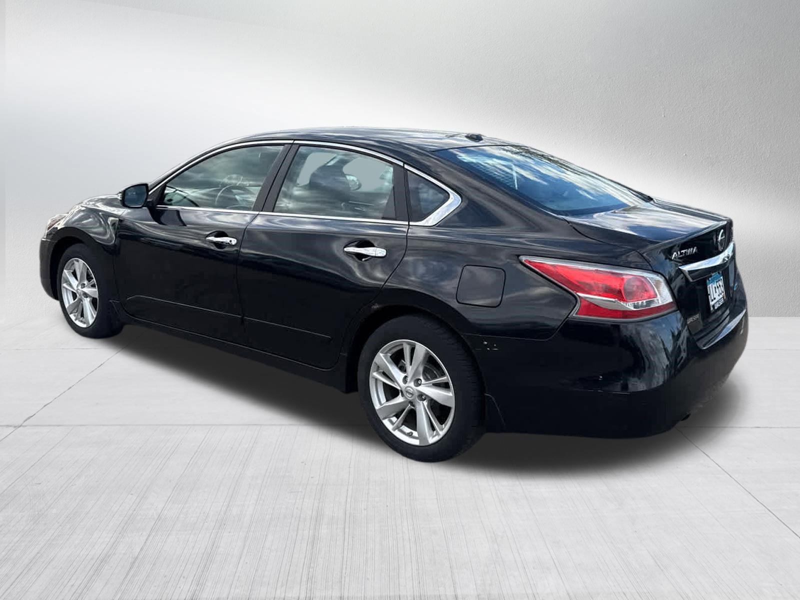 Used 2014 Nissan Altima 2.5 SV w/ Convenience Package FWD image 5