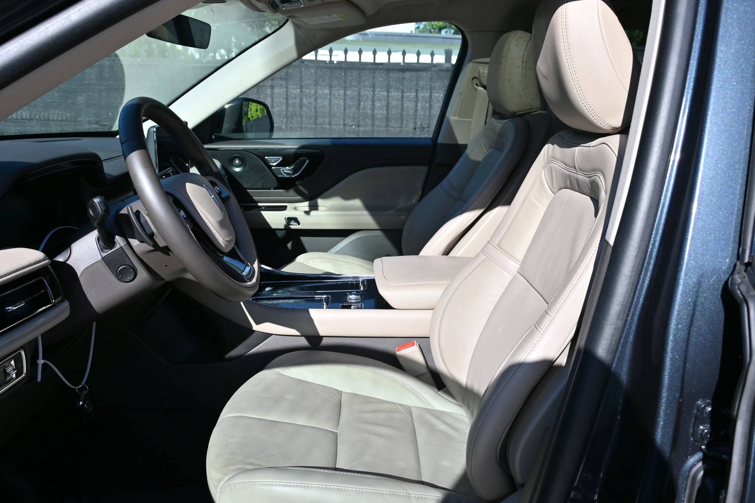 Used 2024 Lincoln Aviator Reserve w/ Equipment Group 201A RWD image 15