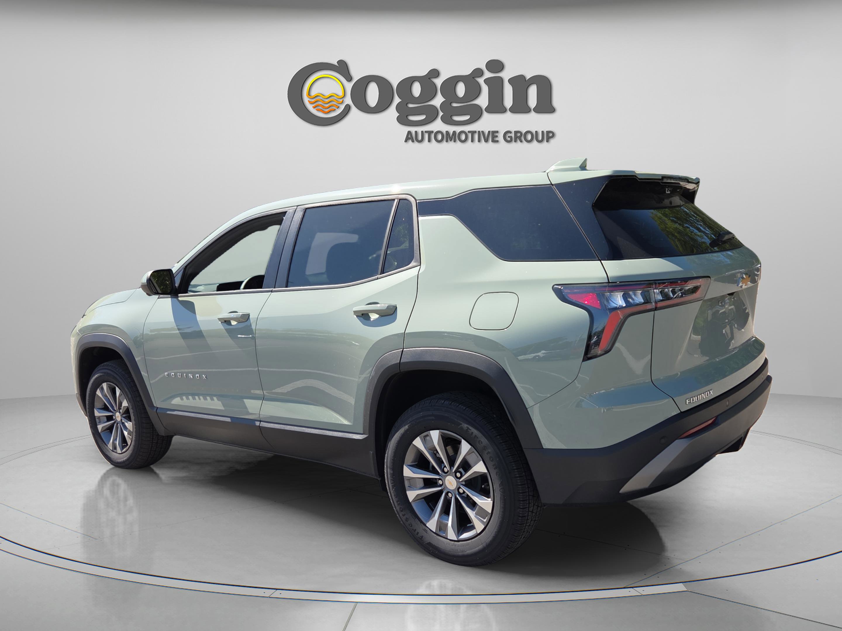 Used 2026 Chevrolet Equinox LT w/ Safety and Technology Package image 3