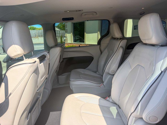 Used 2018 Chrysler Pacifica Limited w/ Advanced Safetytec Group FWD image 7