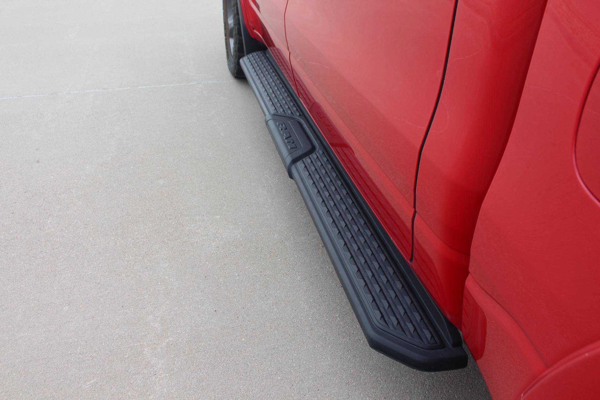 Used 2021 RAM 1500 4x4 Crew Cab image 23