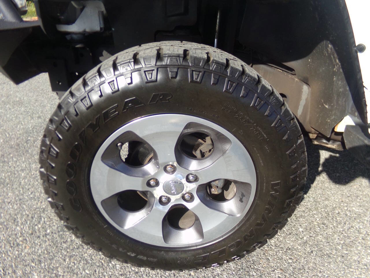 Used 2017 Jeep Wrangler Unlimited Sahara image 17