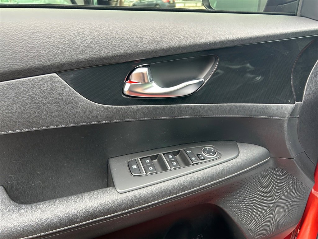 Used 2023 Kia Forte GT-Line image 19