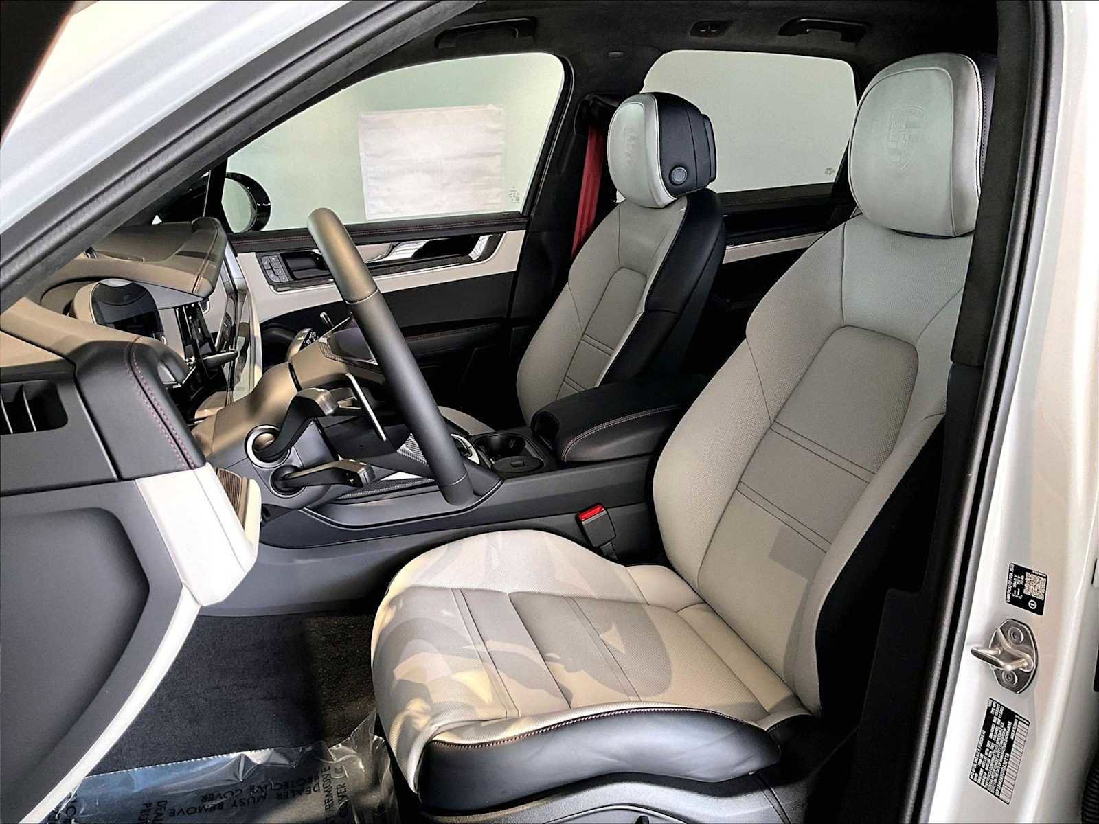 New 2026 Porsche Cayenne Turbo image 5