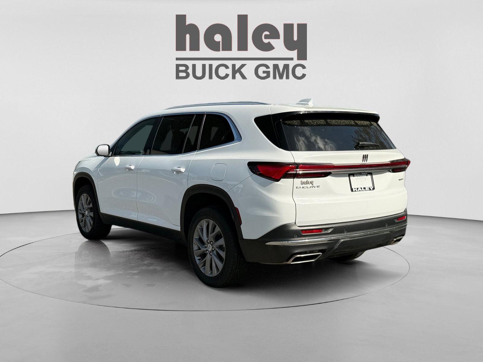 Used 2025 Buick Enclave Preferred image 3