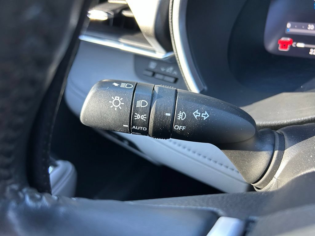Used 2023 Toyota Highlander Limited FWD image 24