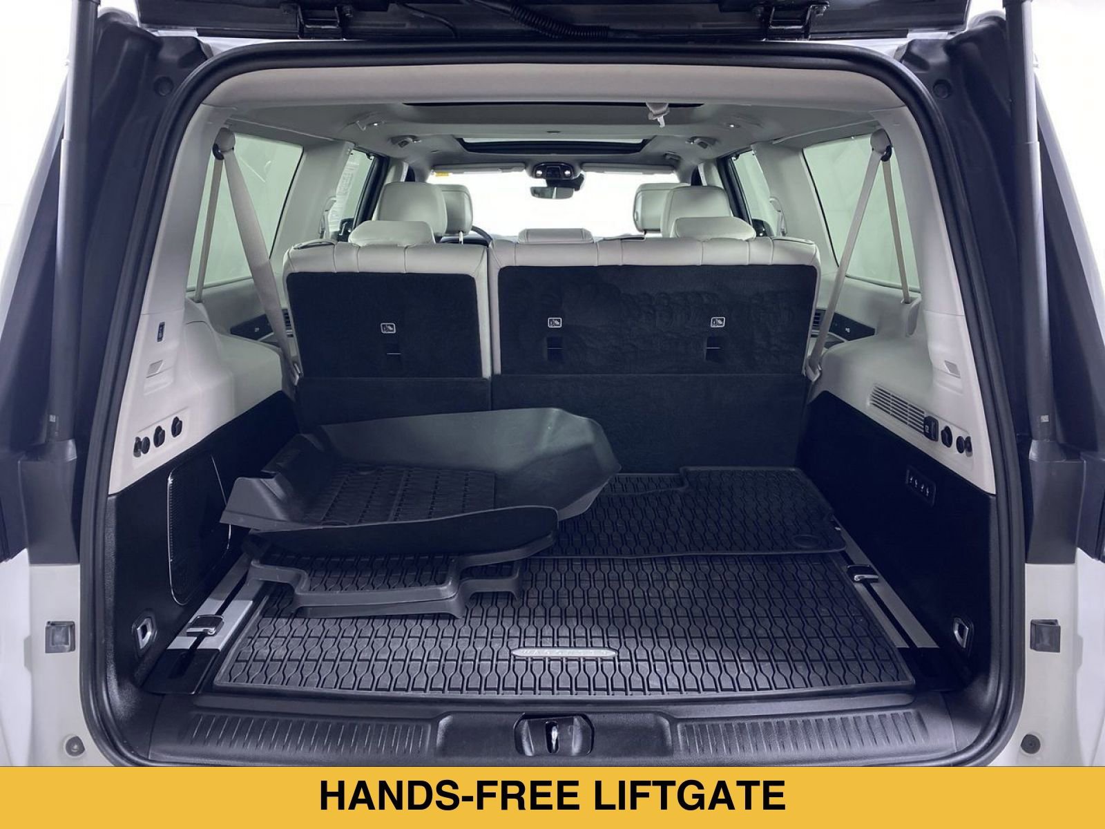 Used 2024 Jeep Wagoneer L Series III w/ Premium Group I AWD/4WD image 16