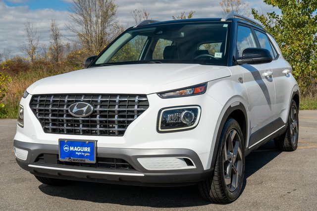 Used 2022 Hyundai Venue Limited image 2