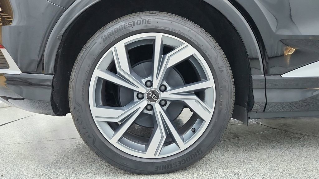 Used 2024 Audi Q4 e-tron Premium w/ Convenience Package image 13