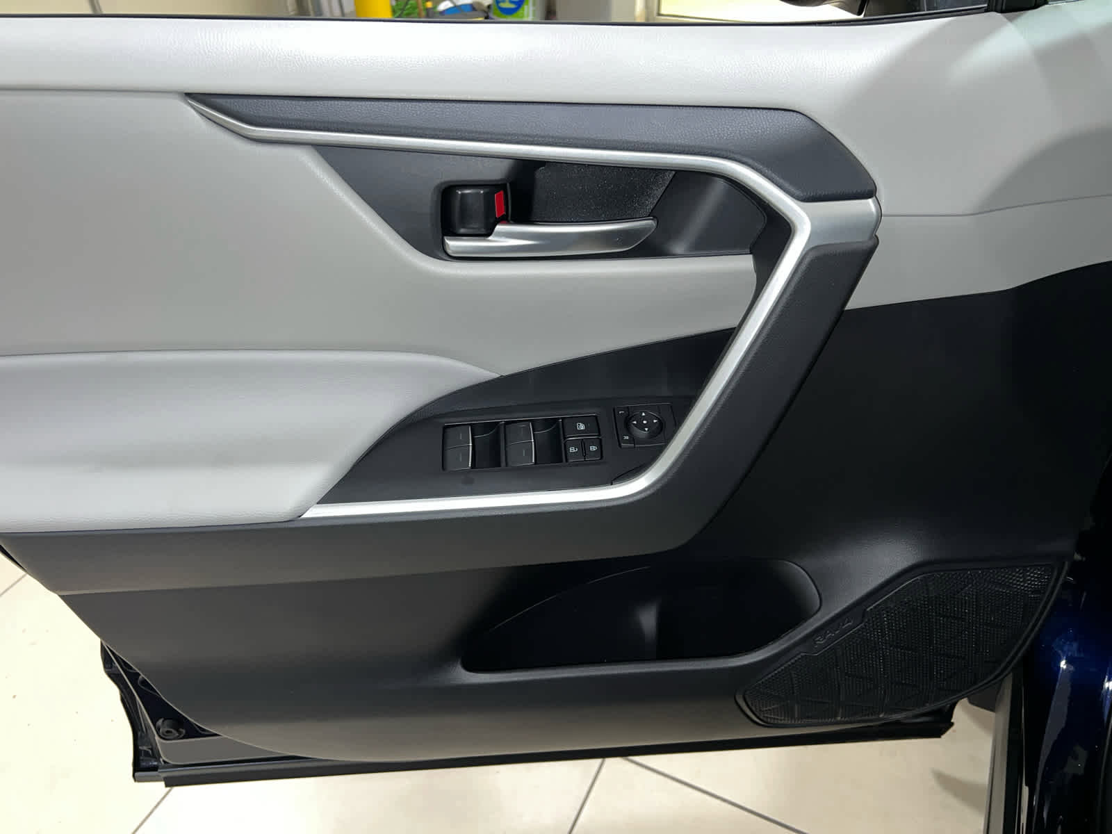 New 2025 Toyota RAV4 XLE w/ Convenience Package image 12