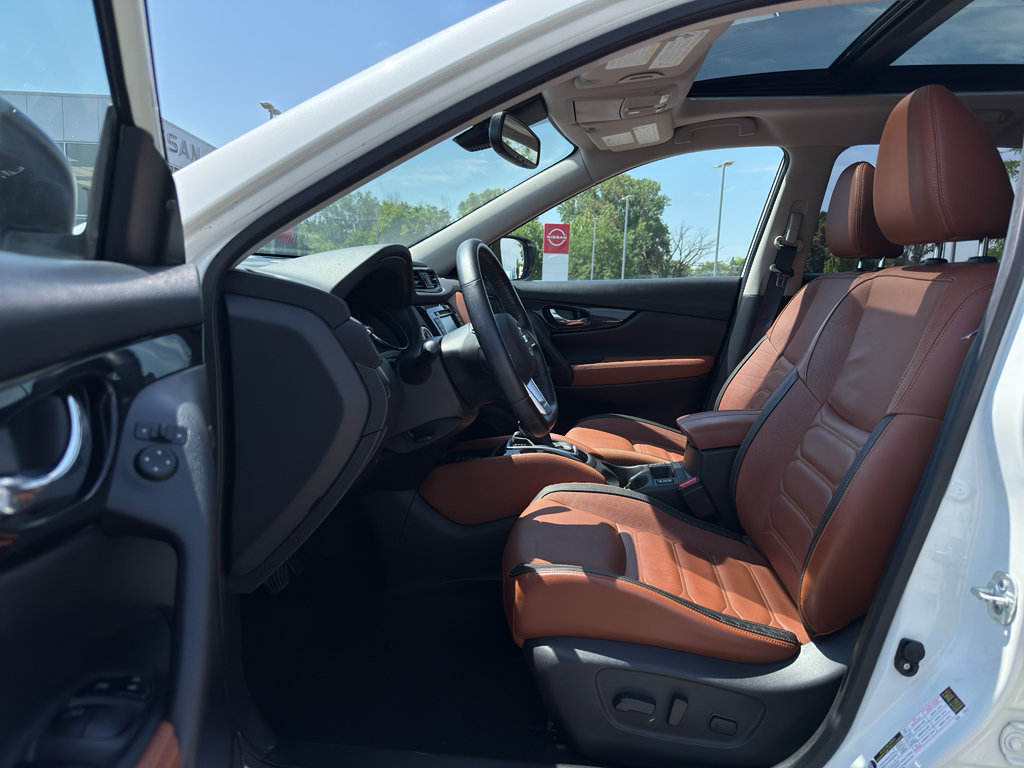 Used 2018 Nissan Rogue SL w/ Premium Package AWD/4WD image 11