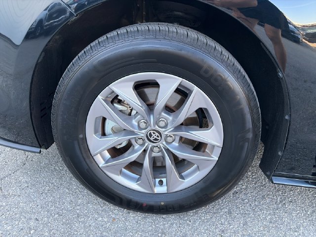 Used 2026 Toyota Sienna XLE FWD image 26