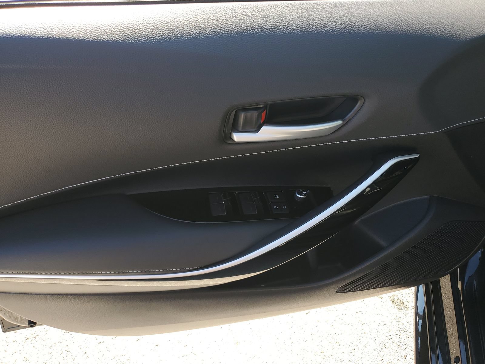 Used 2020 Toyota Corolla XSE FWD image 19