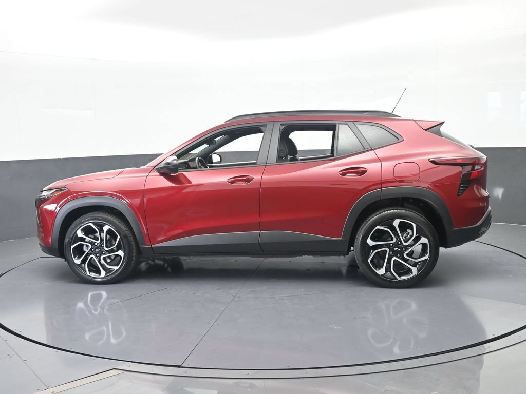 Used 2024 Chevrolet Trax RS w/ Sunroof Package FWD image 3