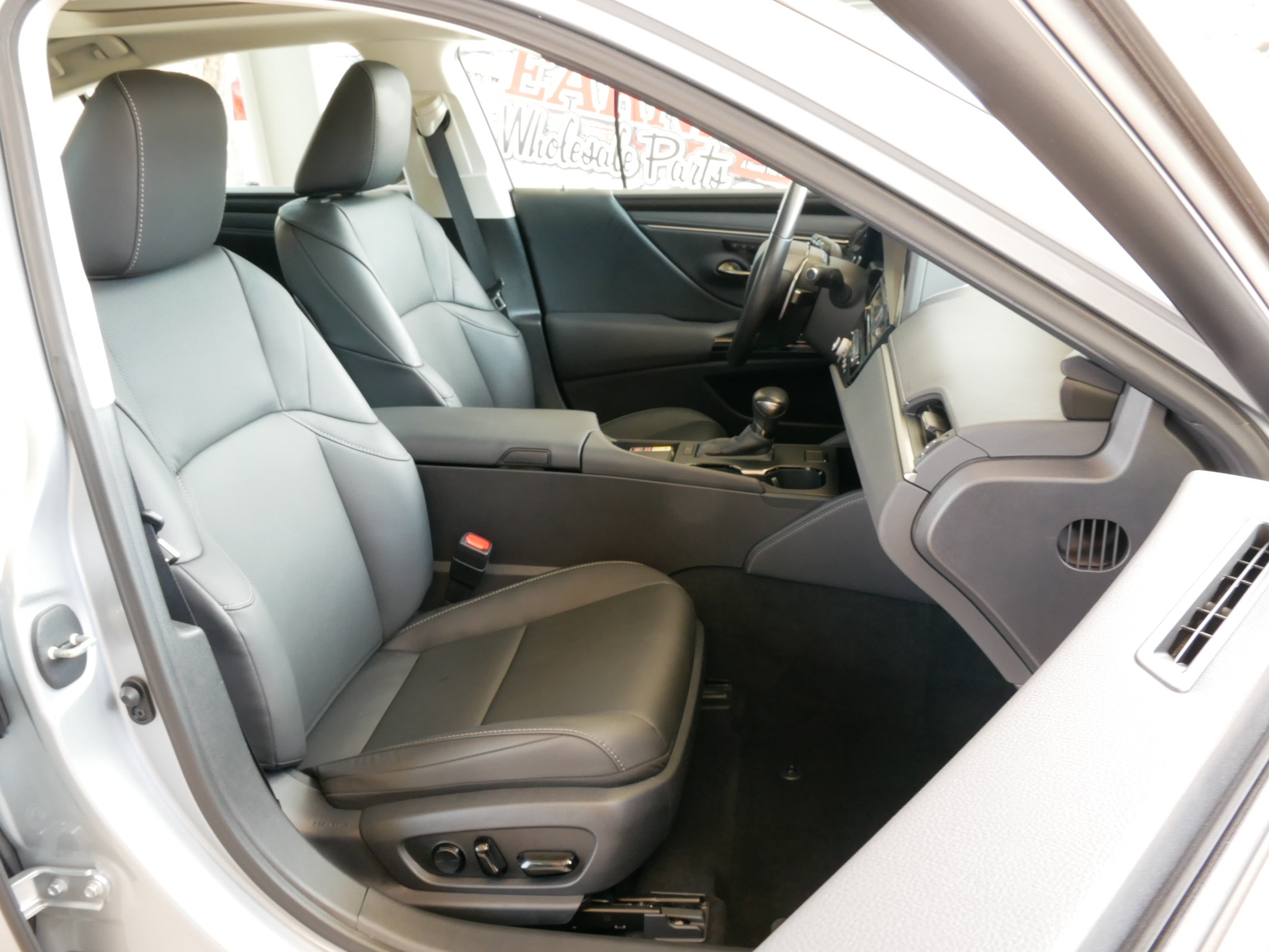 Certified 2025 Lexus ES 350 w/ Premium Package FWD image 8