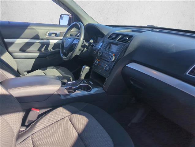Used 2017 Ford Explorer XLT image 20